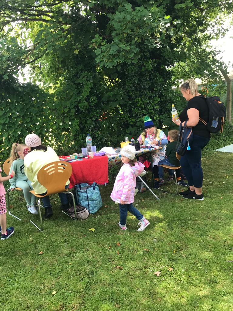 MaynoothC's tweet photo. A great community funday took place in #maynooth today for our inaugural Picnic in the Park as part of national @streetfeast celebrations. Here's some initial pictures. Even the sun showed up ☀️🎉😀 https://t.co/SdFdQKtUPz