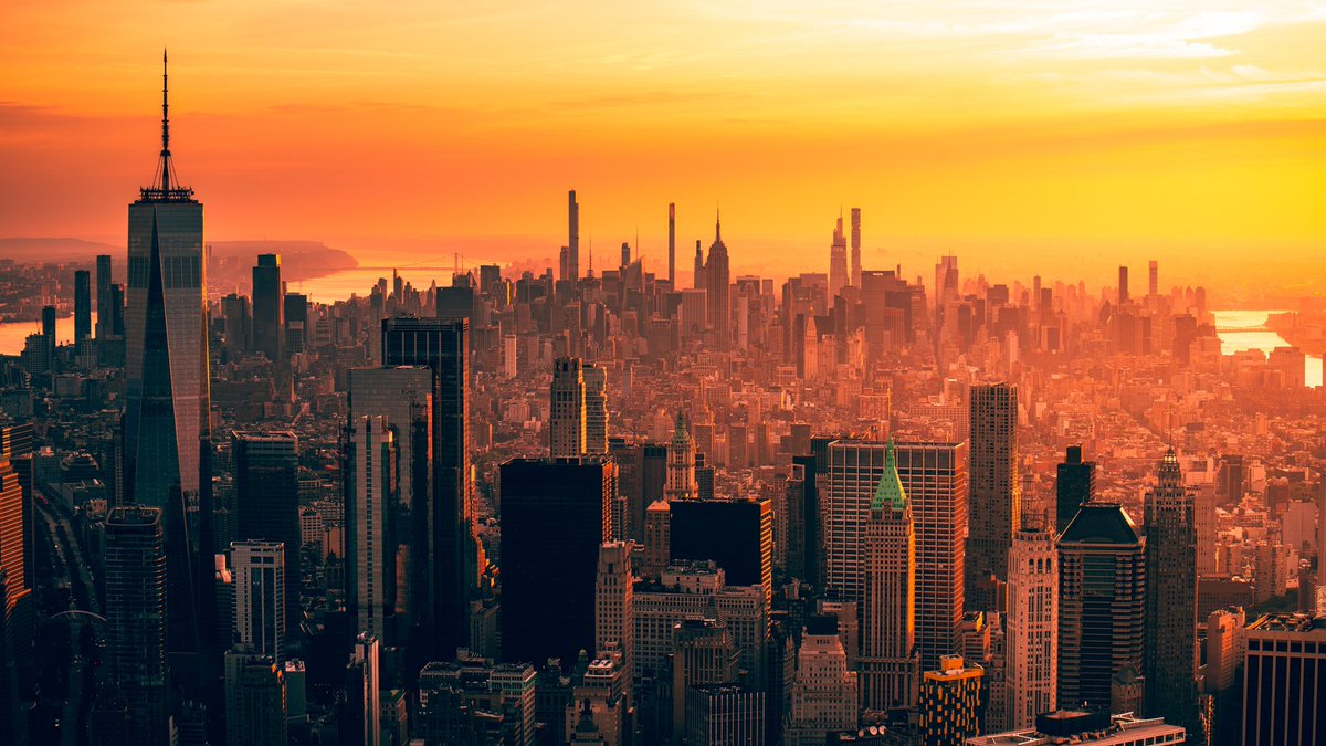 kissdLA's tweet photo. GM NYC 🎨 a few frames from my 🚁flight last week with @jerm_cohen and @erinanadkat for the @Aerialicons flight pass. 🦾🦾🦾 https://t.co/opN6BhyeFG