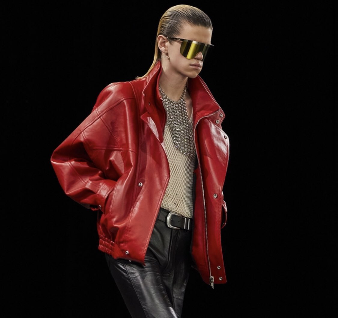 CloutNewsMedia's tweet photo. Taehyung's outfit for the Celine Show at PFW today.

KIM TAEHYUNG AT CELINE SHOW
#TaehyungxCelinePFW
#TAEHYUNGxCeline #kimtaehyung #taehyung #v #tae #bts https://t.co/opSIePKWBq