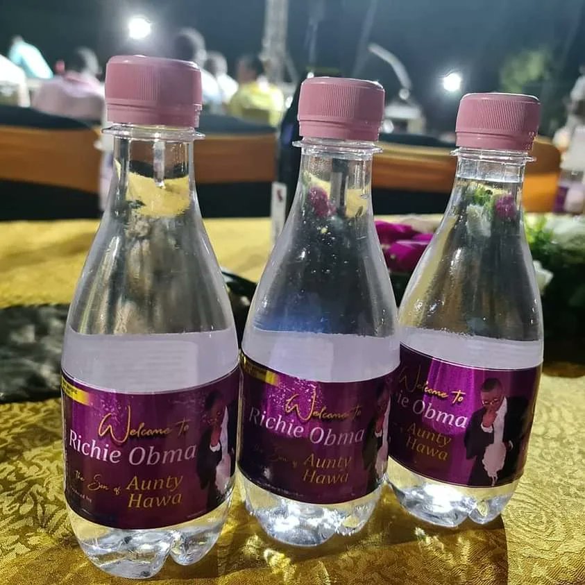 PIGroupSL's tweet photo. The #entertainment Industry in #SierraLeone is evolving for the better! #Creatives are helping to bring joy as we work daily to make our lives better. Crystal Clear Water personalised for #comedian Richie Obama 
#businesspartners #buylocal #quality #comedy #entertainment https://t.co/7ulRlsWo7k