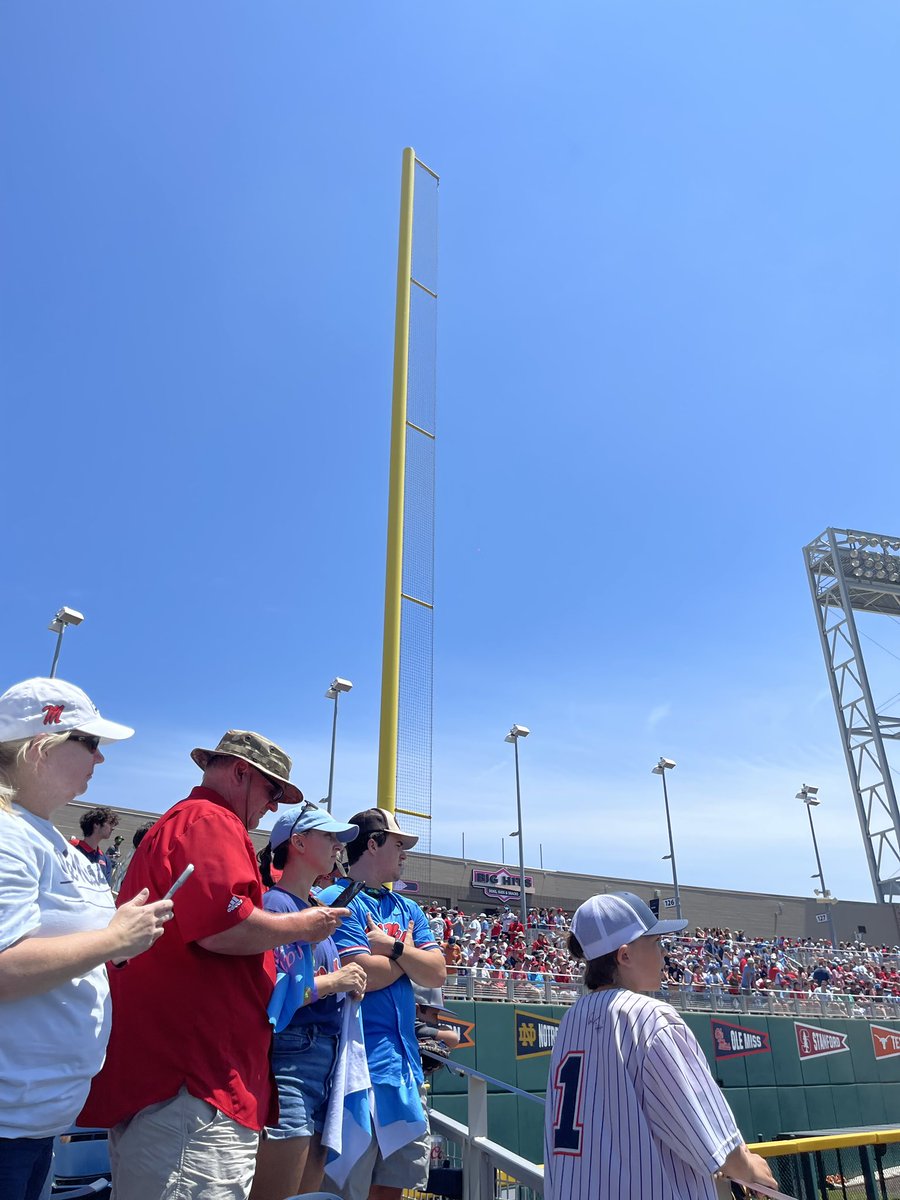 Y’all gone see me tear down this foul pole when we win! Jobs not finished. So let’s go out there and finish it <a href="/OleMissBSB/">Ole Miss Baseball</a> #HYDR 💪🏿😤🔴🔵