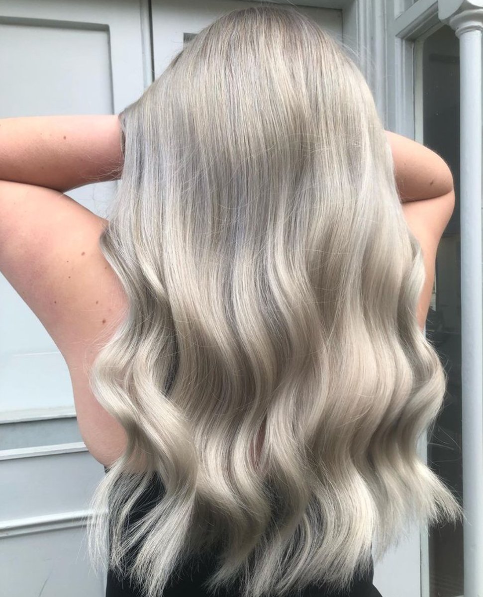 ❄️FROSTED BLONDE❄️ A full head of baby lights, to break up the solid blonde on the mid lengths and ends. Styled using @beauty_worksonline wand. Hair by Stylist Maria #pkaideeping Book your appointment via the BOOK NOW button available in our profile. #haircare #pkaihair