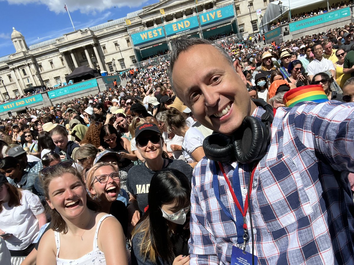 SteveMoss123's tweet photo. Such a fun day @WestEndLIVE with the wonderful people of  @MaryPoppins https://t.co/axV4C8qzWW