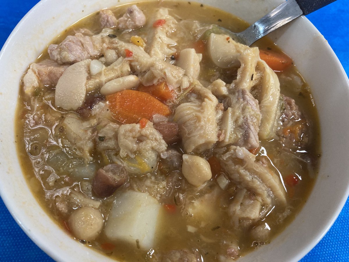 albertosilvauy's tweet photo. Háblame de un finde con temperaturas de frío polar.
Contame de recetas de #MasterChef.
Ayer una exquisita #buseca realizada por los compañer@s en el local sindical de #Aute, le puso una tapa al frío polar y a MasterChef.
Y encima se pudo reiterar… https://t.co/Z7Xch58aNH