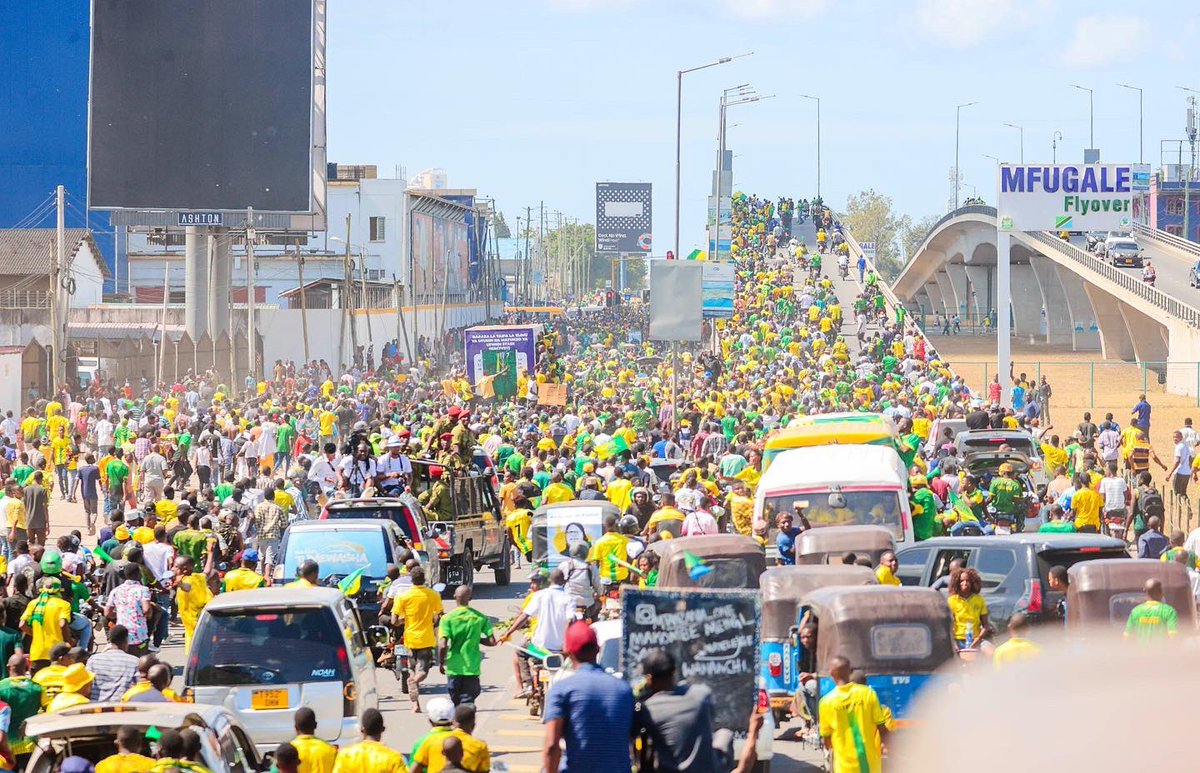 GOALcomSA's tweet photo. Fascinating scenes from the Young Africans Sports Club [Yanga SC] Parade in the streets of Dar Es Salaam after Winning Ligi Kuu, Tanzanian Premier League. 🇹🇿 

📷 @yangasc1935 https://t.co/ieEyCLssFL