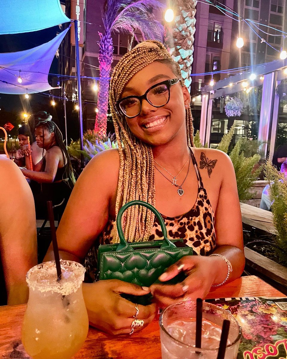 Piinkmelanin's tweet photo. been through the worst, she ain’t even fold ❤️‍🔥🤞🏾 https://t.co/TL6dRD7H93
