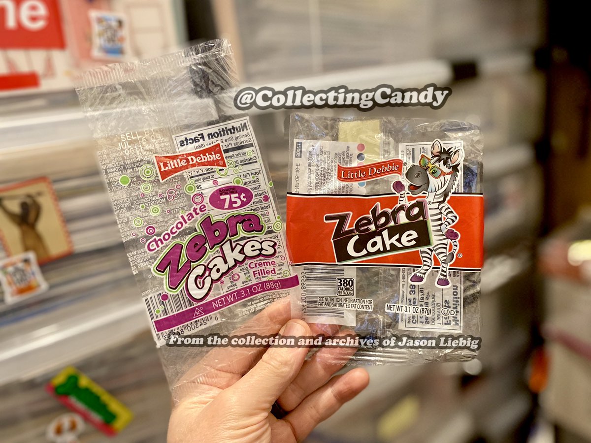 Collectingcandy's tweet photo. A study in contrasting package design: @LittleDebbie Zebra Cake snack cake individual cello packaging from 2009 and from today.
#zebracake #littledebbie #packagingdesign #vintagepackaging https://t.co/Nn7jDJ09Ys