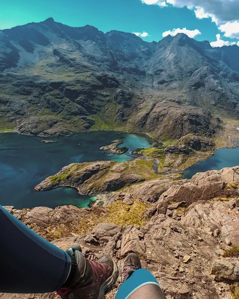 What a view to end the week with! 🌄🙌 

📍 Sgurr na Stri, #IsleOfSkye 📷 IG/scotland.wanderlust #ScotlandIsCalling