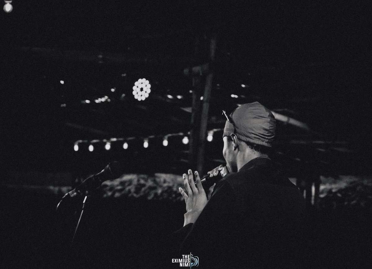 nimiadeyemo_'s tweet photo. To me, music is an escape, music is Therapy. Whenever I listen to good music,  I photograph passionately when gbedu enters my body.
In the ancient city of Ibadan, Nigeria, I photographed @Laolulayyon during his beautiful performance at @MakeMusicIbadan https://t.co/xUzZlZSIWy