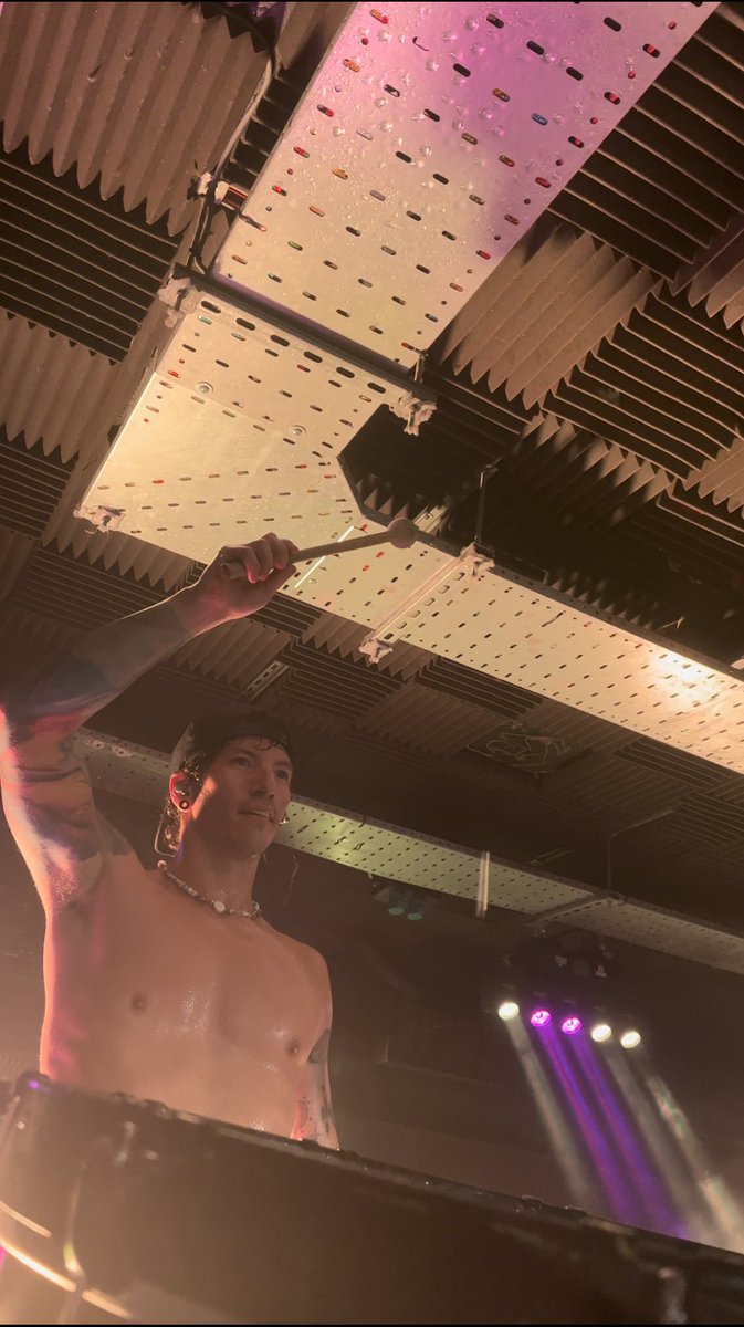 ً kjærlighet // on tour tweet media