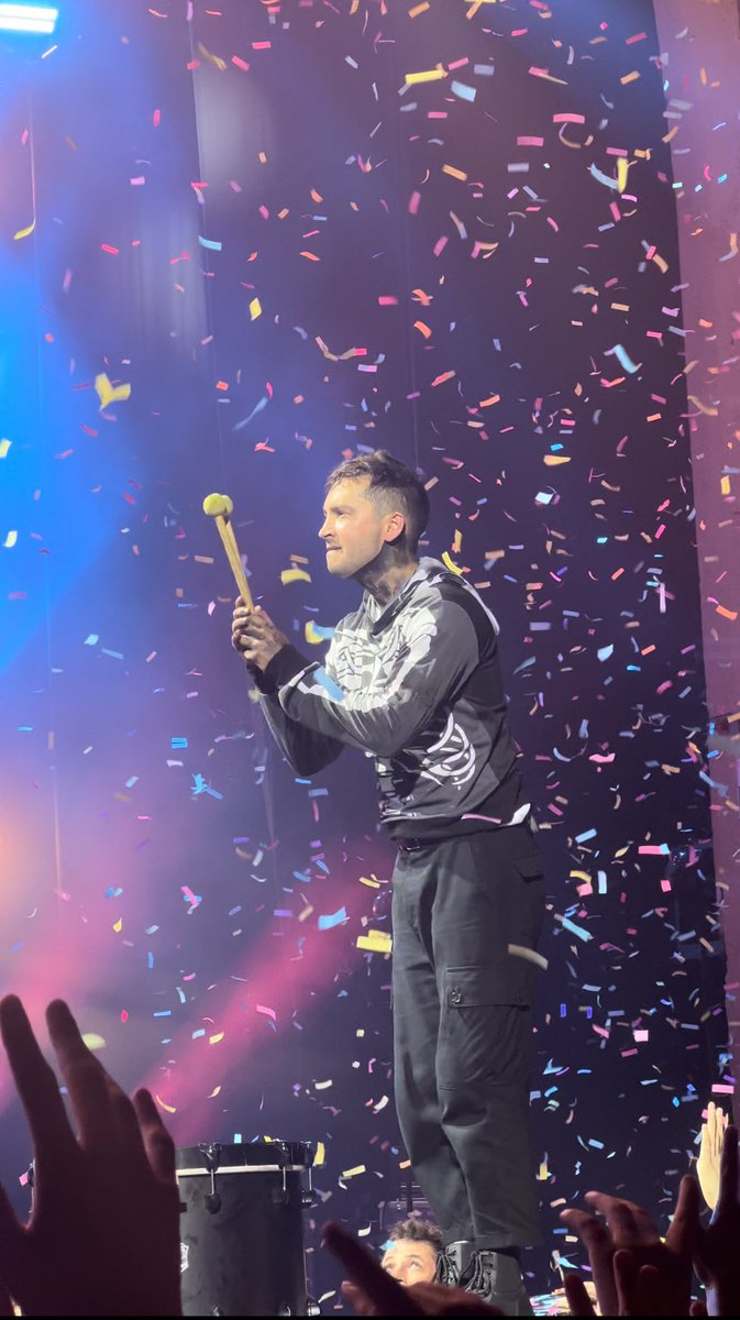 ً kjærlighet // on tour tweet media