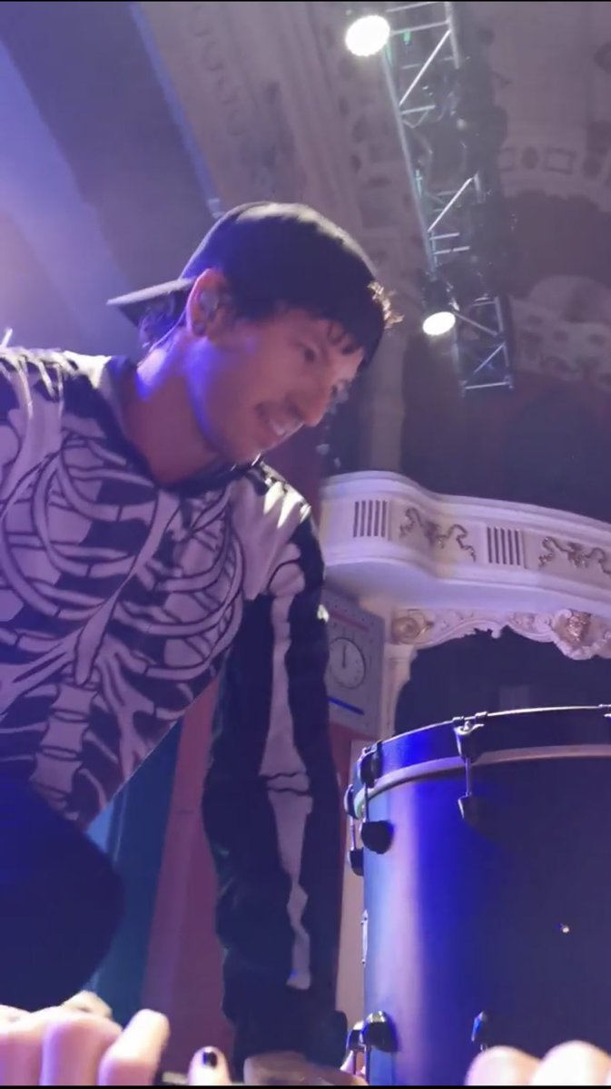 ً kjærlighet // on tour tweet media