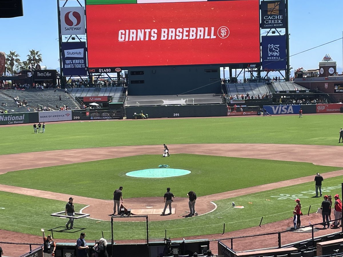 brandonbailey_b's tweet photo. Back here at Oracle Park covering the last game of the @SFGiants and @Reds three-game series. The Giants snapped a three-game losing streak yesterday following a 9-2 victory over the reds and will try to keep the momentum going to close out the series with back-to-back wins. https://t.co/0YlZwNmH9p