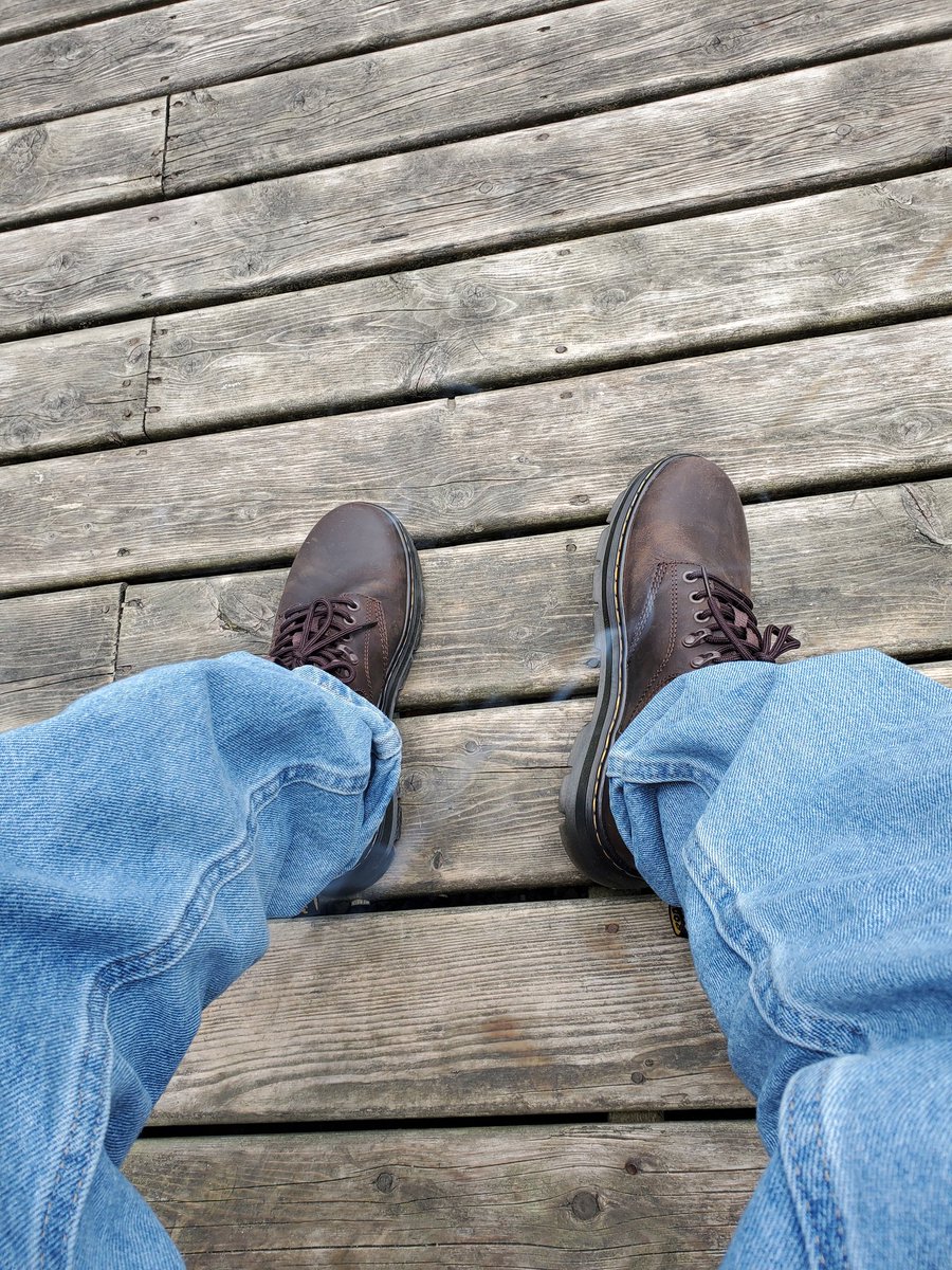 SmugMrSmitty's tweet photo. #drmartens my feet are loving my new brown Reeder shoes...👍😁🍻 (cheers from Canada) https://t.co/PPLkXftmUd
