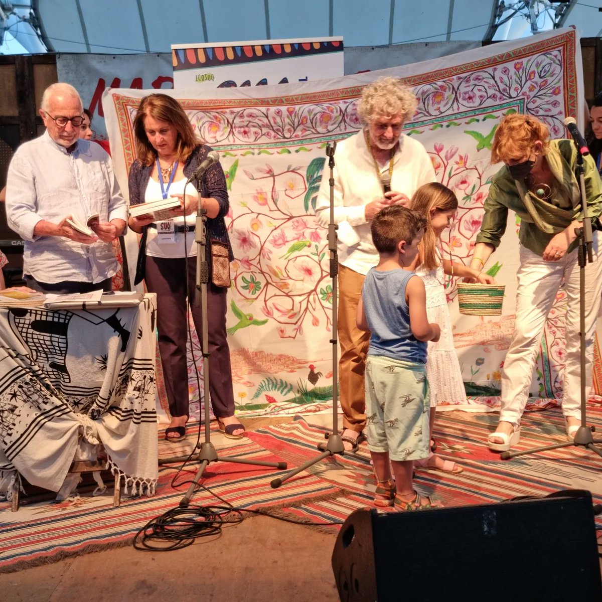 suqgenova's tweet photo. La premiazione per chi ha fatto la #suqcard al #suqfest22
In collaborazione con @ITreMerli #gigliobagnara #corochinato #hammambagnoturco #neosedizioni @Genoalamp
@peirolero #enricocampanati #laurapatodi @pietrota https://t.co/wAXLmQtMlq