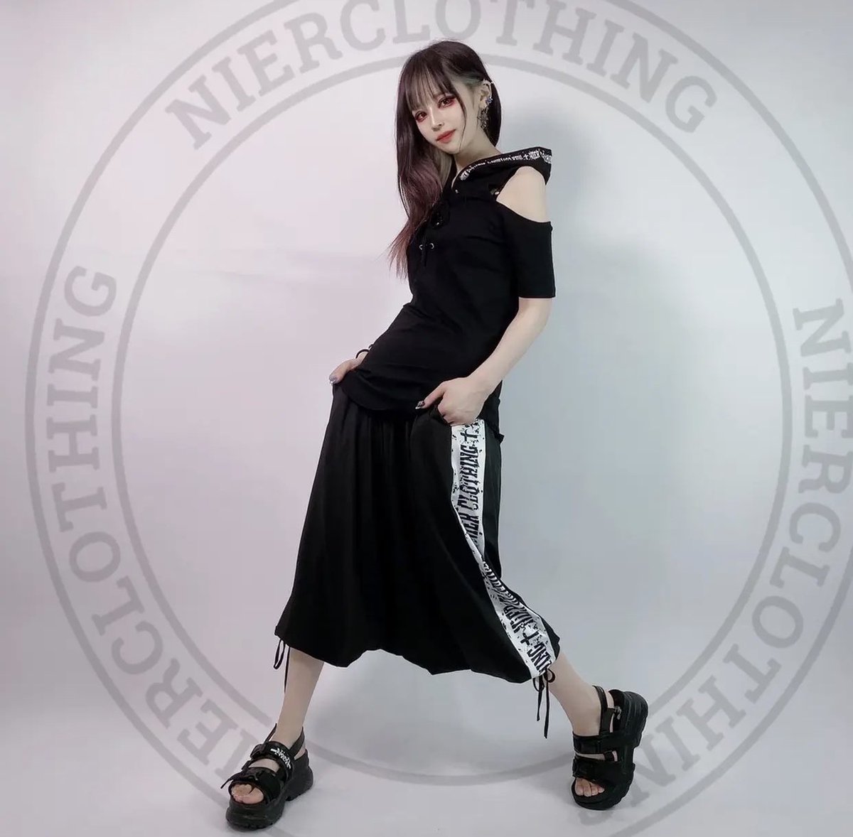 NieR_tokyo's tweet photo. 🎁本日〆切プレゼント企画🎁

超軽量SIDE LOGO SARROUEL PANTS

🎁3名様にプレゼント🎁

ユニセックスアイテムです🐰

◼応募方法
フォロー(@NieR_tokyo) &amp; RT
◼締切〆  本日24時

※鍵垢の方も対象内です。
是非ご参加ください🙇‍♂️🙇‍♀️ https://t.co/20jJn0c5og