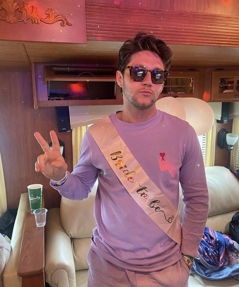 NiallHDailyNews's tweet photo. Niall Horan at Glastonbury recently! https://t.co/pb4ZBzJpab