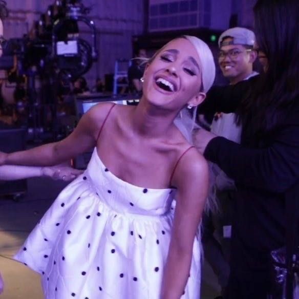aritanluvs's tweet photo. happy 29th birthday ariana <3 words can’t describe how much i love you and all that you do 🤍 u deserve all the happiness in the world and more 🫶#AG29 https://t.co/VcNEKOXKnI