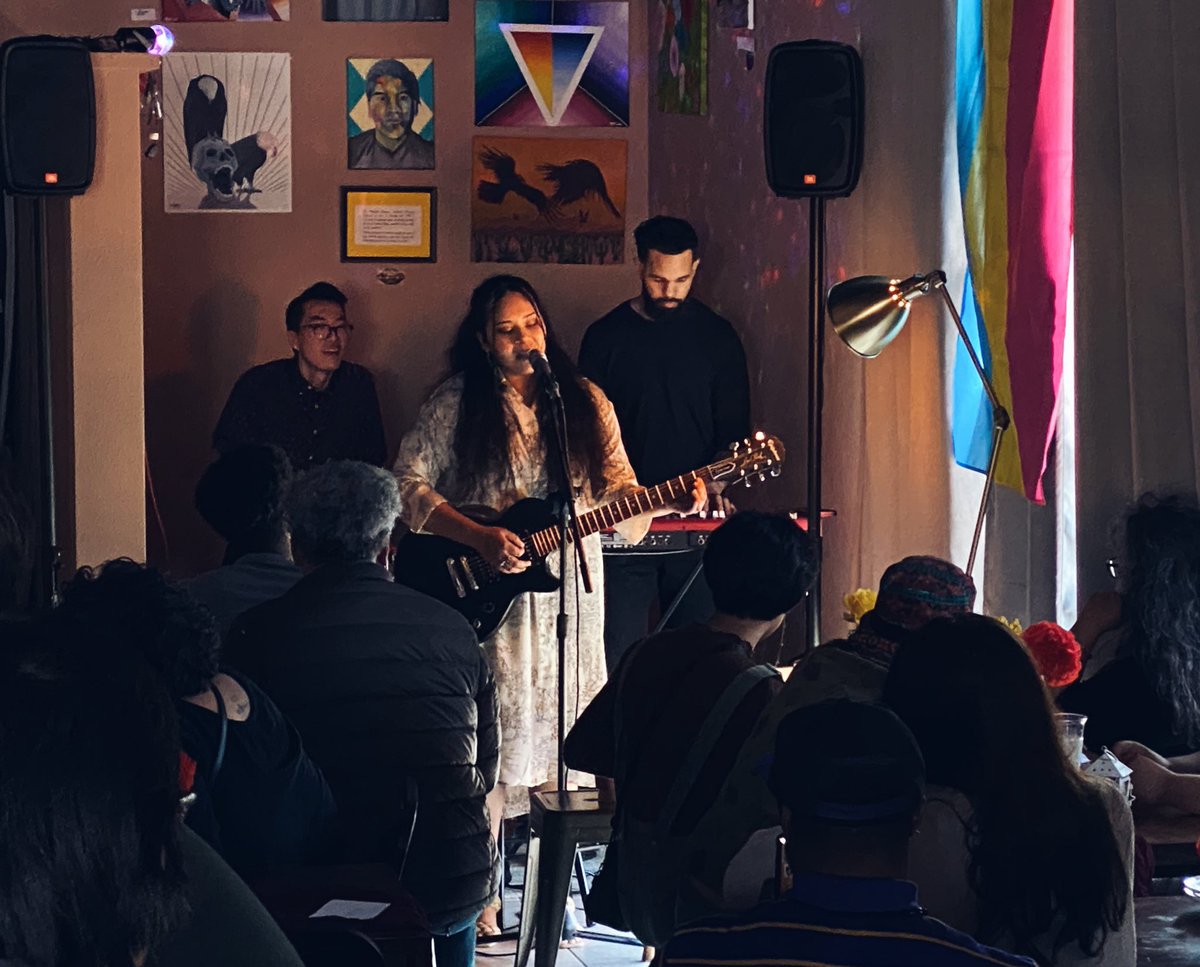 ArciniegaStreet's tweet image. Congrats to Denali, Kengo &amp;amp; Grant on a SOLD OUT show 🎸🥁🎹

Lights Down Low was a success and the vibes were immaculate. Thanks to everyone who came out to enjoy some live neo soul with us! Continue to support #LatinxArtists and #BIPOCartists in Alaska!