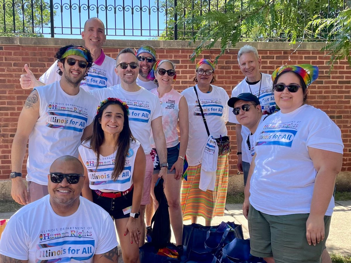 IllinoisDHR's tweet photo. Happy Pride from @Illinois_DHR ! 🏳️‍🌈🏳️‍⚧️#chicagopride #idhr #humanrights #ILforall https://t.co/oLpPzsOGNU https://t.co/HtMILrGXyo