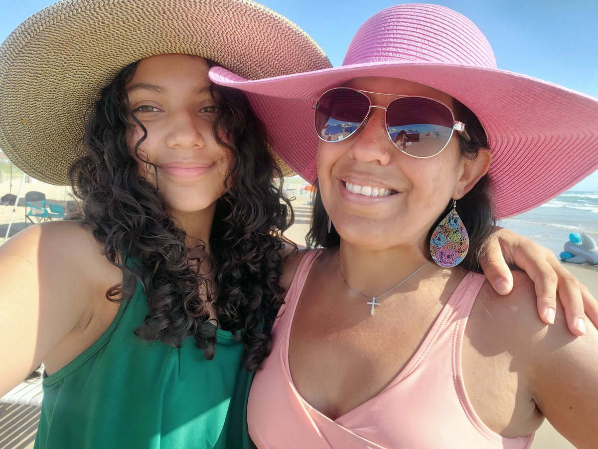 MelRLara15's tweet photo. From #teachlife to #beachlife on this beautiful day with 3 of my babies 🏖 🌊 #rest #recharge #summervibes 😎 https://t.co/r1fw447Fwh