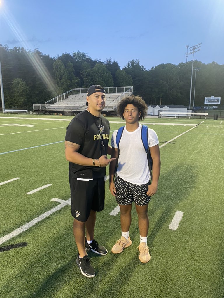 Jacob_Caldwell3's tweet photo. Blessed to come to the Ferrum camp💙@FerrumFootball @coach_J_Santi @_CoachEllis @HensleyNehimiah @Simeon__Reid https://t.co/ffKSvhScuM