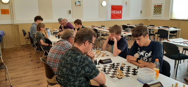 BaarnseSV's tweet photo. "Kersttoernooi sluit schaakseizoen volwassenen af" - https://t.co/JPHmG9jbTB #baarn #schaakvereniging https://t.co/U108cwD0Tg