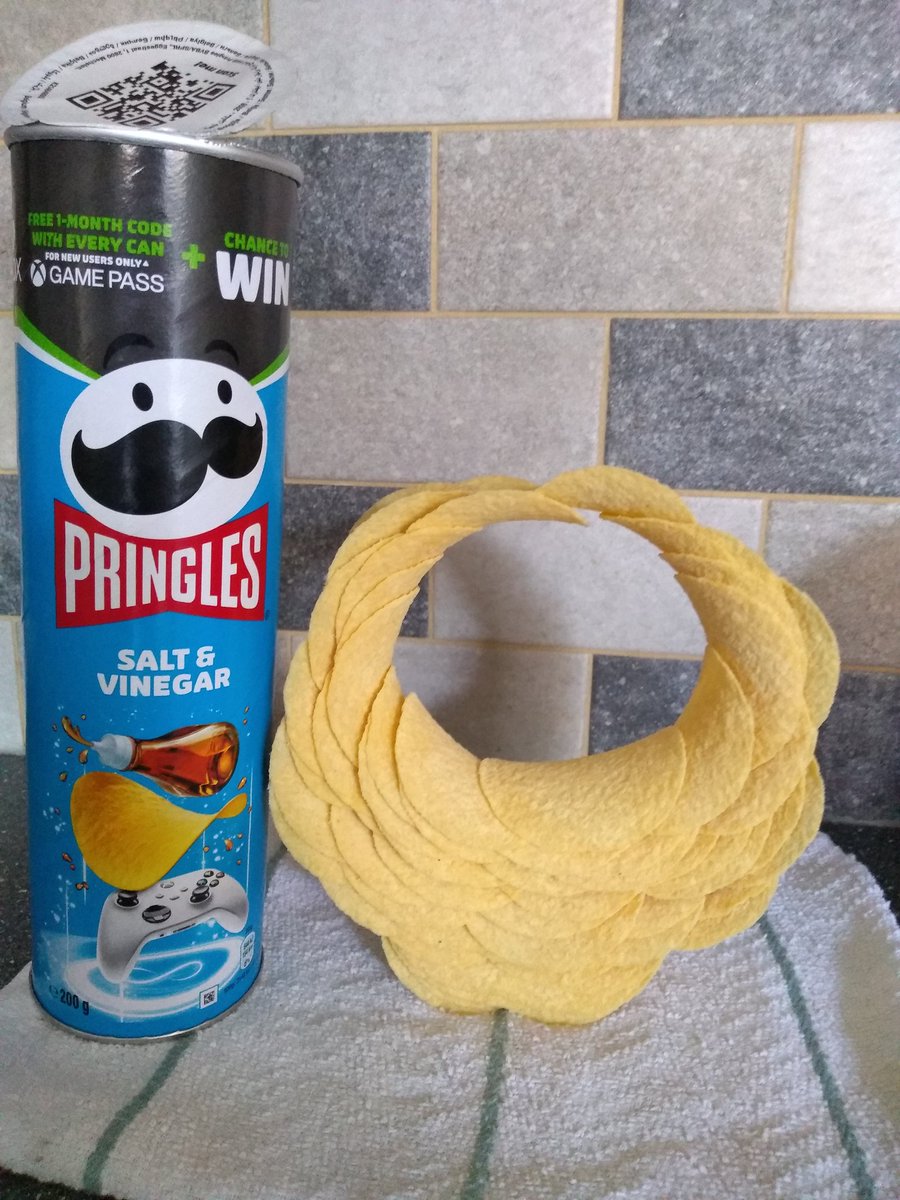 Corbssss's tweet image. You can do this with them #PringleChallenge #Pringles @Pringles