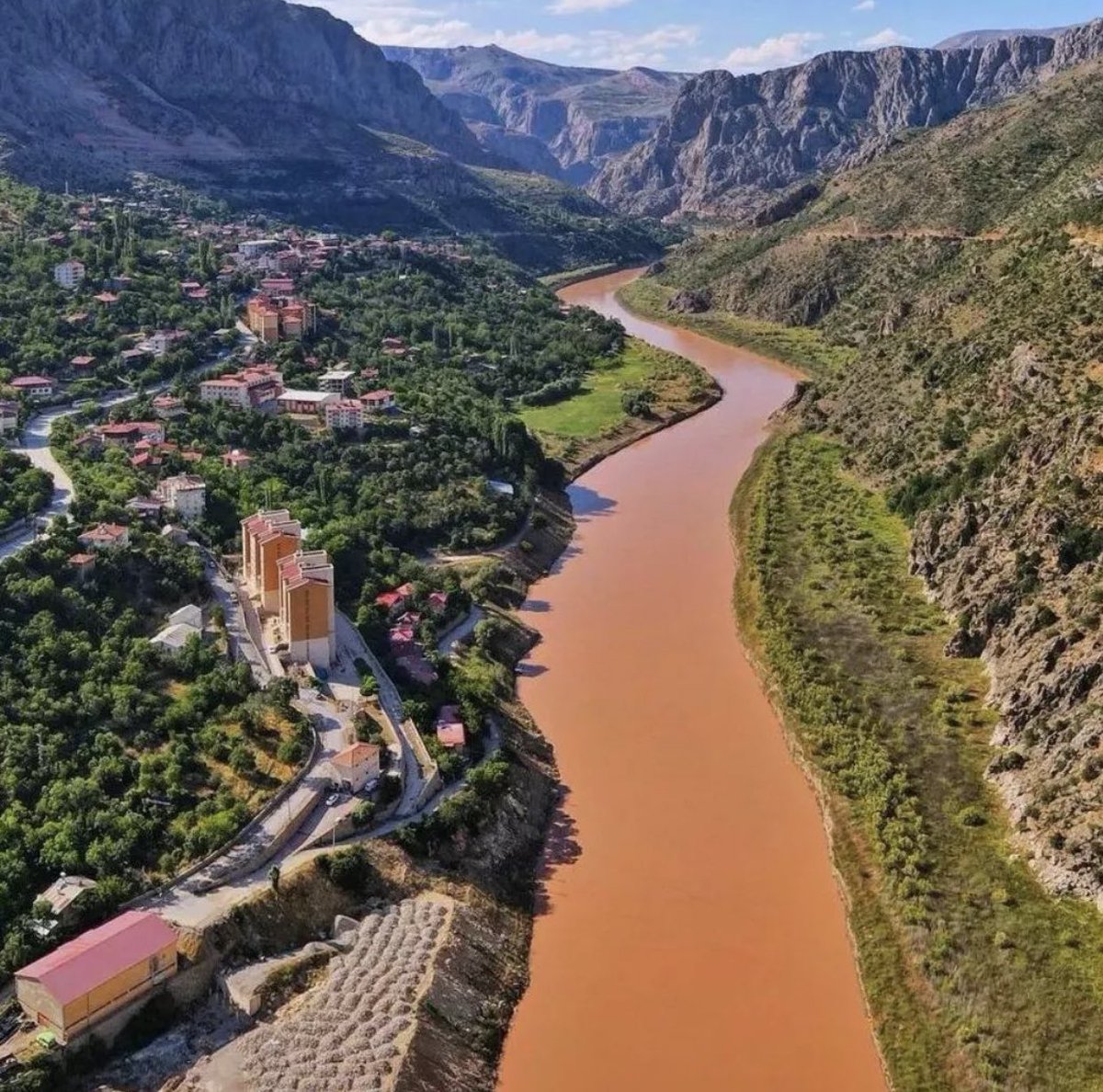 Fırat Nehri'nin siyanürden
#MadeniKapat 
       Öncesi             /            Sonrası