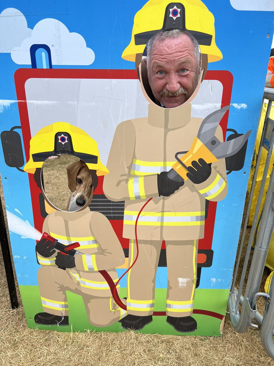 FitzTheBeagle's tweet photo. Master’s Odyssey continues … Scampston Country Show was fun lots to smell and we met some. Old friends! https://t.co/8x5qCgeEcQ