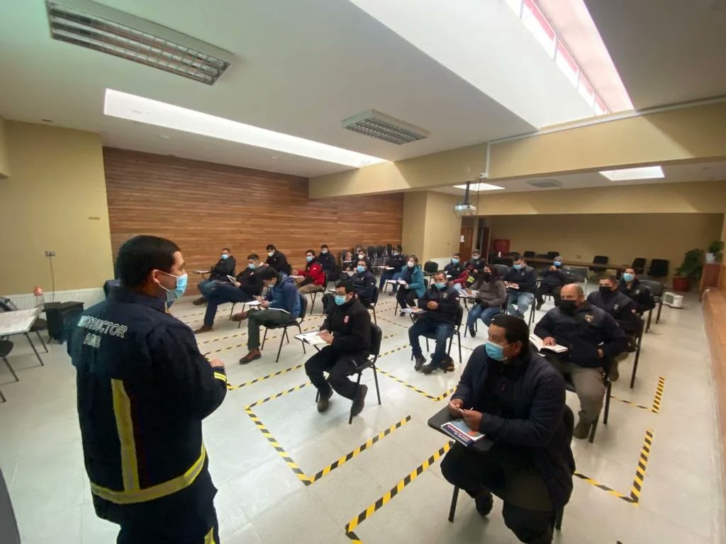 Para bomberos de la provincia de Arauco, se dicta curso de Control de Fuego en Vehículos, deseamos el mayor de los éxitos a los participantes. Saber para Servir <a href="/Anb8C/">Anb8_Region del Biobío</a> <a href="/BomberosdeChile/">Bomberos de Chile</a> <a href="/csalazaralvarez/">Carlos Salazar</a>