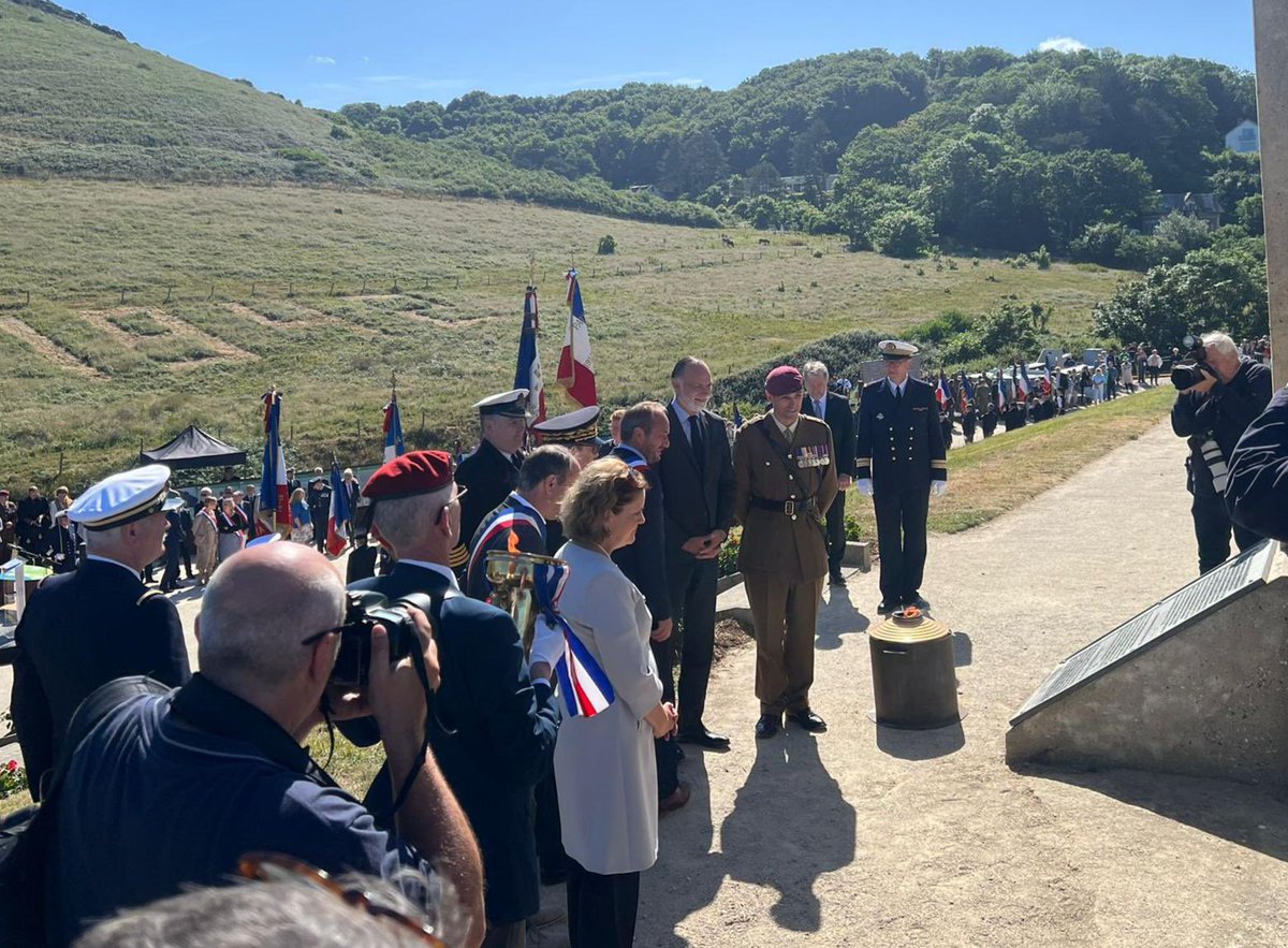 2PARA_HQ's tweet photo. 80th anniversary of Operation Biting, the Bruneval Raid. The first battle honour of the Parachute Regiment.
C(Bruneval)Coy on parade with HMA @MennaRawlings and @RoyalNavy, @BritishArmy and @RoyalAirForce personnel #OpBITING #LestWeForget 🇫🇷🇬🇧 https://t.co/YQIJjXuCbC