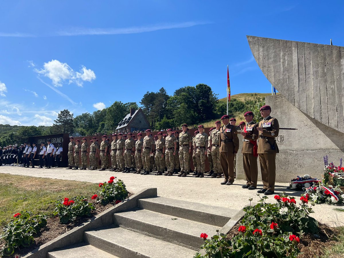 2PARA_HQ's tweet photo. 80th anniversary of Operation Biting, the Bruneval Raid. The first battle honour of the Parachute Regiment.
C(Bruneval)Coy on parade with HMA @MennaRawlings and @RoyalNavy, @BritishArmy and @RoyalAirForce personnel #OpBITING #LestWeForget 🇫🇷🇬🇧 https://t.co/YQIJjXuCbC