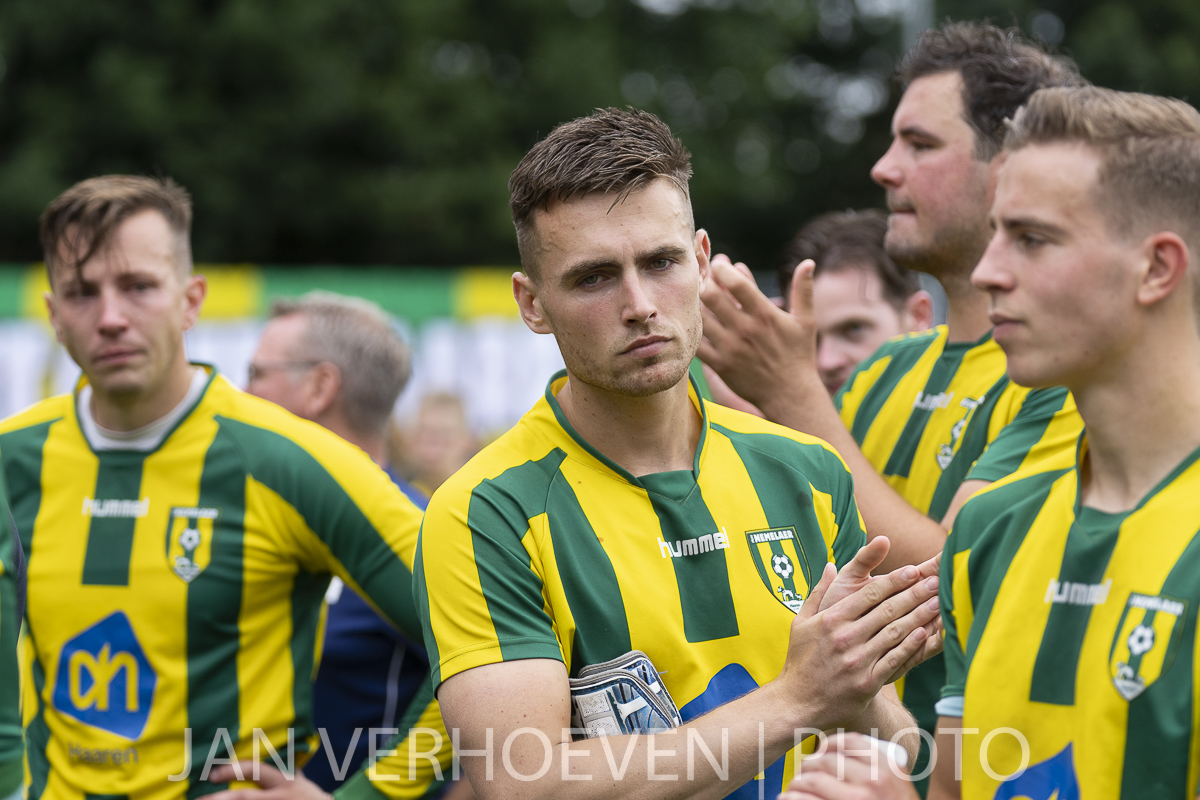 JanVerhoevenSr's tweet photo. Zo ziet verlies eruit! @Nemelaer kwam met 0-3 aan de leiding tegen @longa30. Het werd 3-3 en 3-5 met kwartiertje te gaan. Toch nog 5-5 en in de verlenging was de pijp leeg voor de ploeg uit Haaren: 8-5 en geen promotie naar de hoofdklasse. https://t.co/V3Pr5cOa1y