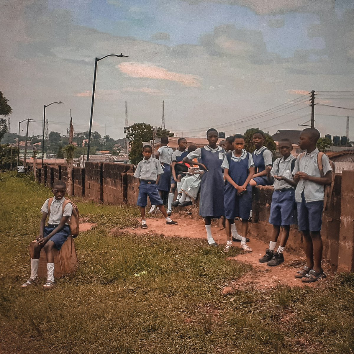 Sholas_visual's tweet photo. I was opportuned to visit my cousin's school for (open day) and I decided to capture some moments (with my phone) which reminded me of my secondary school memories😇

📍METHODIST SECONDARY SCHOOL, BODIJA IBADAN 
  JUNE 15TH 2022
#documentaryphotography #EndSARS #WAEC https://t.co/h5ftJtrpKm