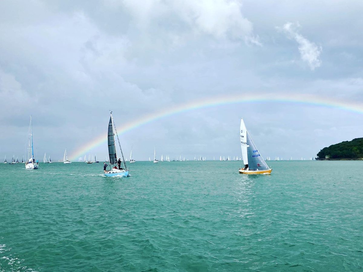acumpstey's tweet photo. Awesome weekend!
We #sailed around an #Island…
With 1000s of other people…
And were faster than many of them…!
BIG smiles all round!! 😁
#roundtheislandrace2022
#team #moonpath
#boatsboatseverywhere
#somanyyachts
#needles
#rainbowfinish🌈
@mike_grocott @deoxyexplorer https://t.co/ZN5s0hqB6C