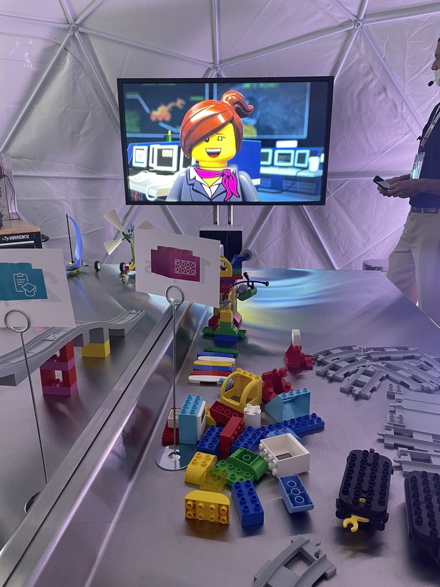 MrsWilde23's tweet photo. Our exploration of the moon es a great time! Loved our team! Go ISTE Techs! #ISTE22 @LEGO_Education https://t.co/eg9jafUjYy