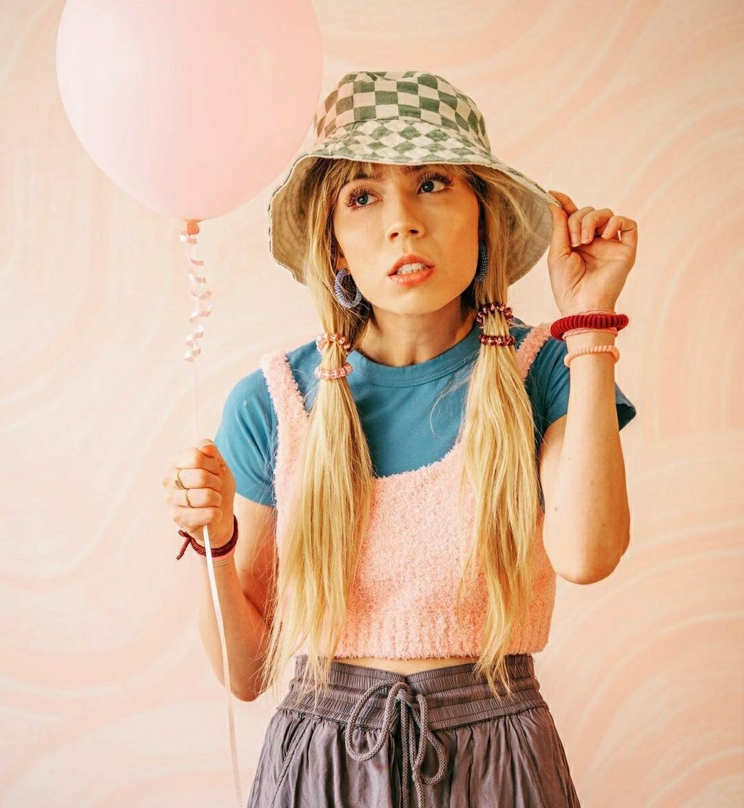 JathanKress's tweet photo. Happy Birthday to this amazing woman!! I've seen Jennette over the years and I love how I watched her growing. She is such a funny,pretty, kindhearted, inspirational woman and I couldn't be more thankful for her. @jennettemccurdy I wish you the happiest birthday, you deserve it💙 https://t.co/lgAKGjFqFe