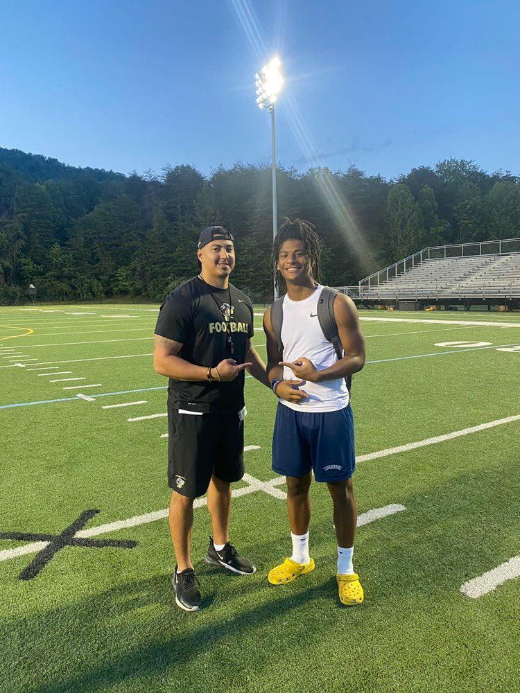 HensleyNehimiah's tweet photo. Great camp @FerrumFootball ,blessed to be invited and show my talents 💙@_CoachMartin_BH @coach_J_Santi https://t.co/8V7mXYr06f