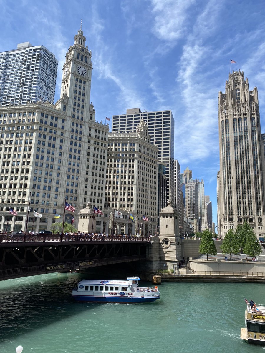 neilchawkins's tweet photo. One of the great cities of the world. #Chicago. Bustling and very alive on this beautiful day. @CGLRGreatlakes #glef @MarkPFIsher https://t.co/Mu1sg3kNpC