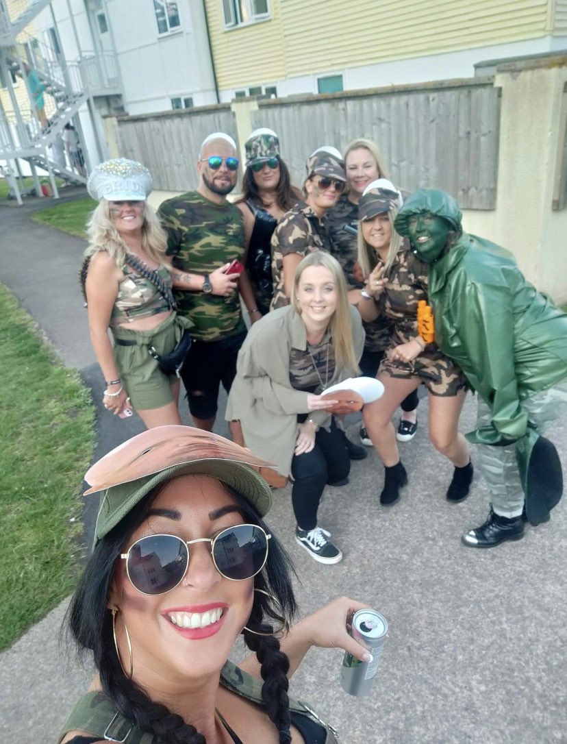 RyanHen04646698's tweet photo. Butlins 2022 #Hensquad https://t.co/PcGrsrgUV9