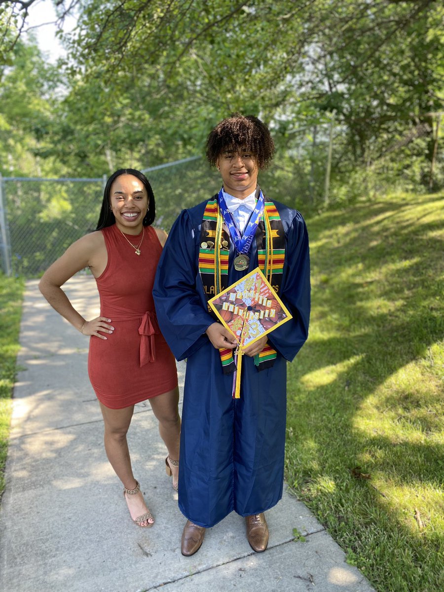 autum915's tweet photo. @BinghamtonCSD Class of 2022 Graduation Day! BCSD has been great to the kid, Provided @XymierT with academic and athletic excellence. We will always #BPatriotProud Next stop @Medaille_U @MedailleMBB @XaneyaT @DrToniaThompson @Kevin_Richman @larrydake https://t.co/utMITdxoeK