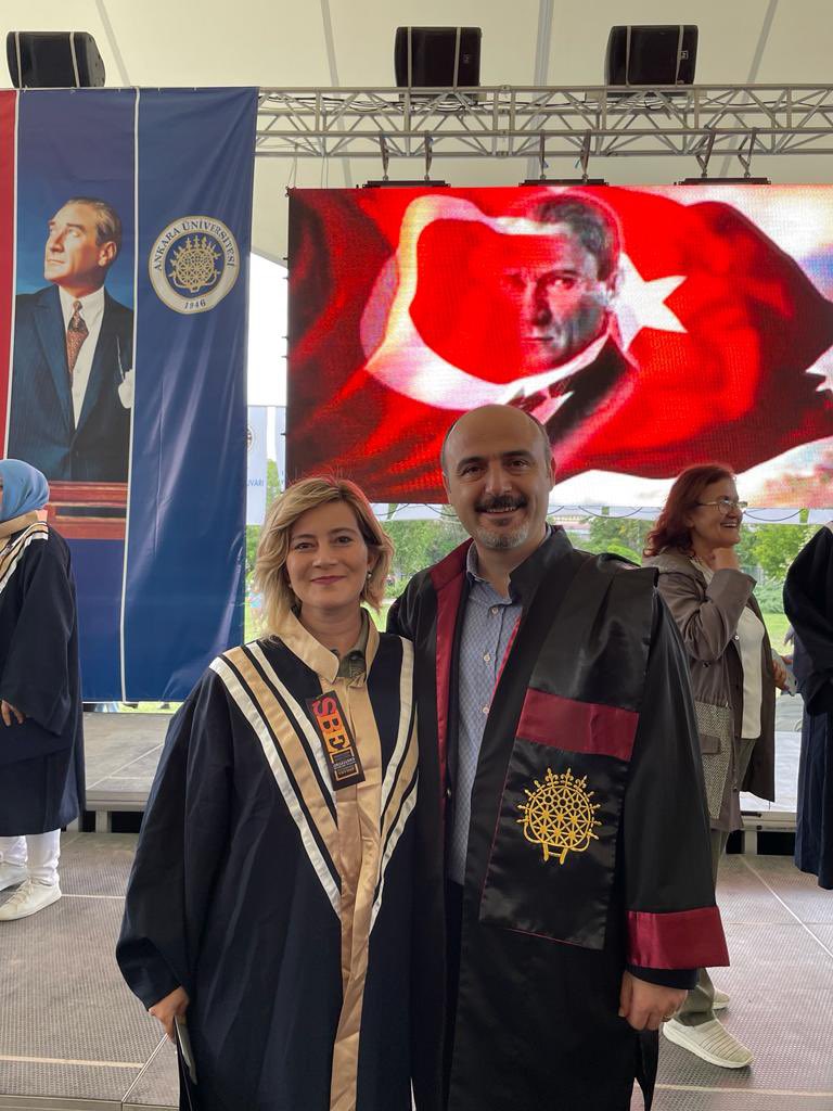 nuriyavan's tweet photo. İlk doktora öğrencim @ceyda_kurtar Anlı’yı mezun etmenin mutluluğunu yaşıyorum. Ceyda #econgeog alanına katkı yapan çok başarılı bir tez yazmanın ötesinde her zaman örnek bir asistan, çok iyi bir insan ve arkadaş oldu. Artık meslektaş olarak nice yıllar birlikte yürümek dileğiyle https://t.co/kYhHX11xsD