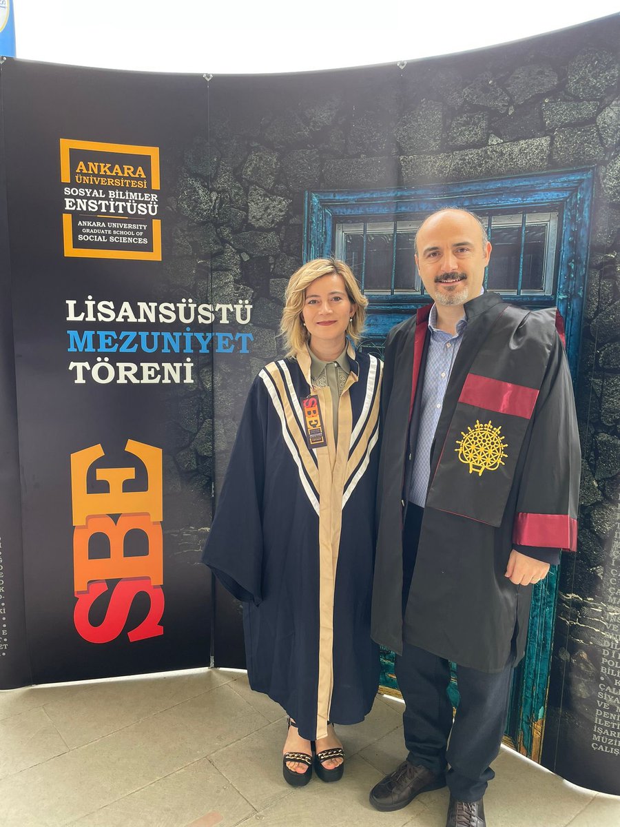 nuriyavan's tweet photo. İlk doktora öğrencim @ceyda_kurtar Anlı’yı mezun etmenin mutluluğunu yaşıyorum. Ceyda #econgeog alanına katkı yapan çok başarılı bir tez yazmanın ötesinde her zaman örnek bir asistan, çok iyi bir insan ve arkadaş oldu. Artık meslektaş olarak nice yıllar birlikte yürümek dileğiyle https://t.co/kYhHX11xsD