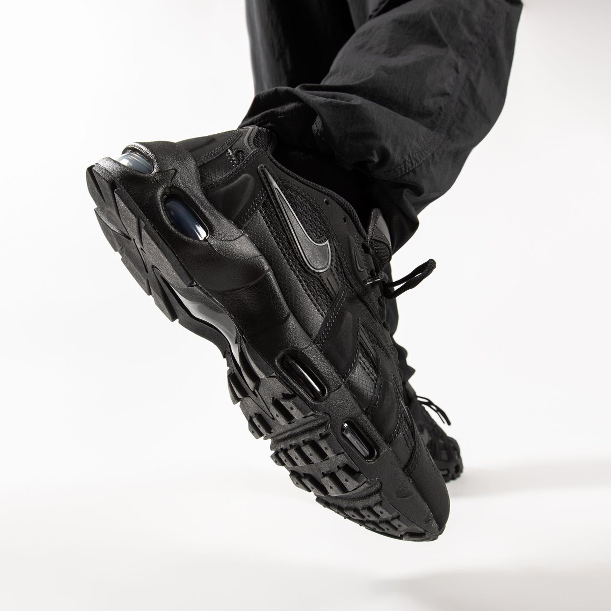 nike air max 96 ii triple black