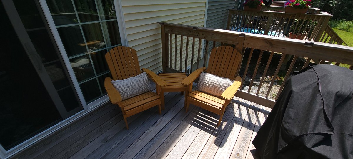 GSn04401's tweet photo. So...I've set up a nice bird feeder ensemble on my deck and have been having my morning coffee out here in my new Adirondack chair...and thus far my bird photos have been garbo. LOL. I did get a pic of a weird green big though. #getoutside #unflatteringangles https://t.co/coOncvfDB8