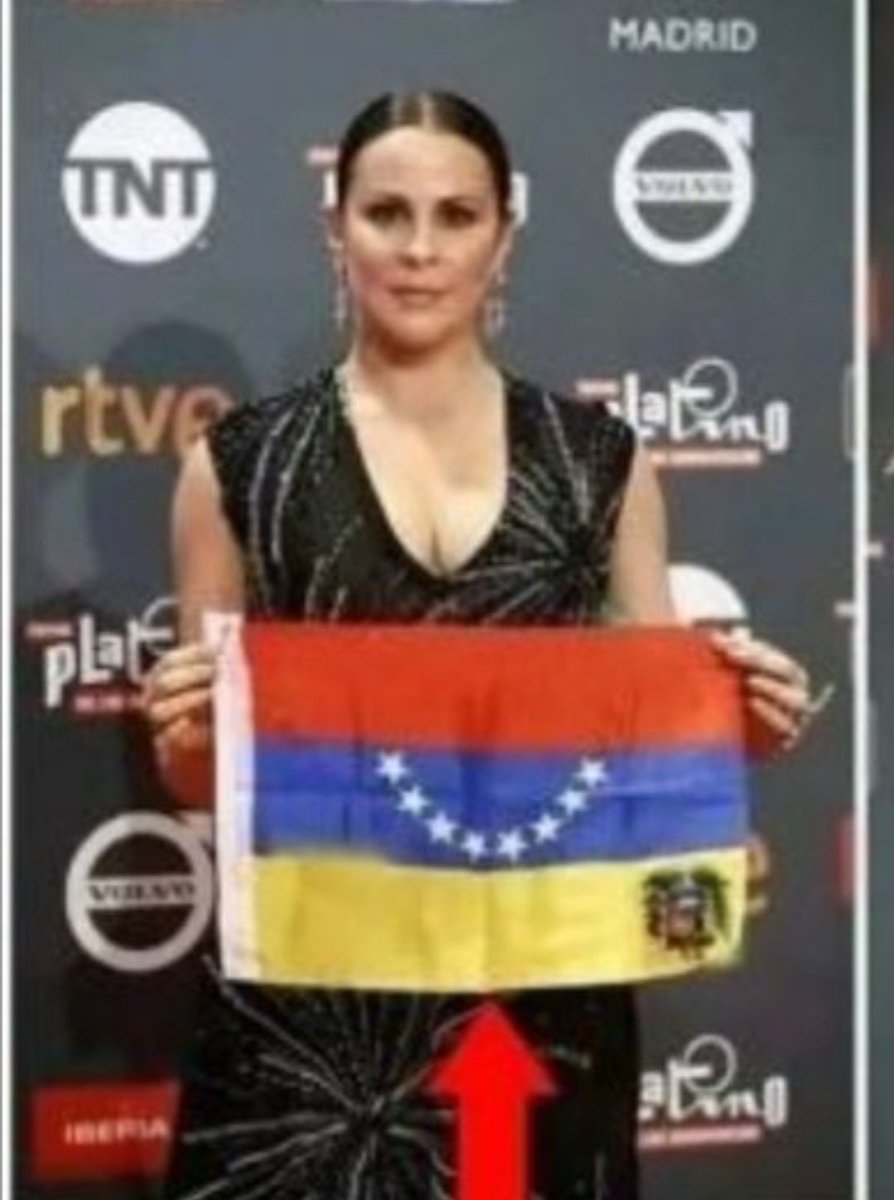 MarcosIV7's tweet photo. Esta es @OLGATANON1313 , participante activa de la conspiración contra Venezuela !! En cualquier país serio es declarada , persona no grata y no entra más nunca , aquí @NicolasMaduro le tiende su mano y otra vez pisotean nuestra bandera impunemente @dcabellor @PartidoPSUV https://t.co/Wh42bFzMMu