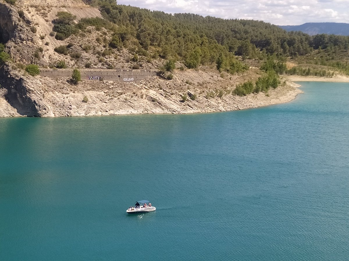 togarbrocen's tweet photo. Imágenes del pantano de Entrepeñas desde el mirador de la zona de baño de las vías https://t.co/zFwuE7QAaC
