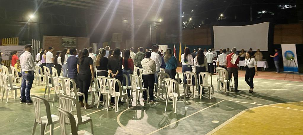 CentroMemoriaH's tweet photo. #DebesSaber| Este sábado, San Pablo de Borbur, municipio del occidente de #Boyacá, vivió el lanzamiento de su iniciativa de memoria histórica: un documental que resume los días vividos a causa de la 'guerra verde', y el acuerdo de paz comunitario que se pactó hace 32 años. https://t.co/5rdV7GEPg2