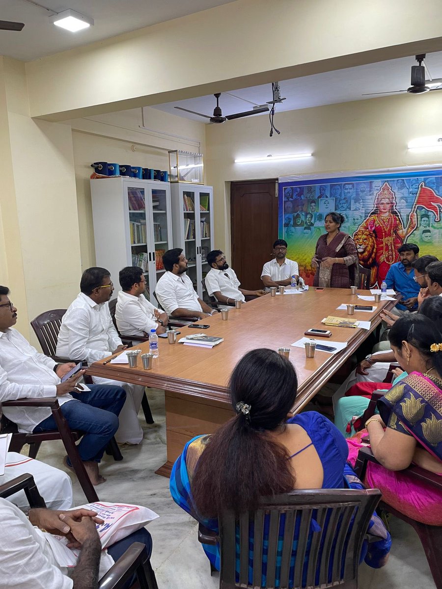 Gayatri_Raguram's tweet photo. வெளிநாடு மற்றும் பிற மாநில தமிழ் வளர்ச்சி பிரிவு முதல் அறிமுக கூட்டம். மாநில தலைவர் திரு @annamalai_k ஜி மற்றும் அமைப்பு செயலாளர் திரு @KesavaVinayakan ஜி அவர்களின் ஆசியுடன் கூட்டம் நடந்தது.
@ActorSashi @ThirumalaiTv @cibi_cm @DrGunasekarAC @MurariRajan2 @GangadharanR9 #Murali https://t.co/Ty3aHVlXR7